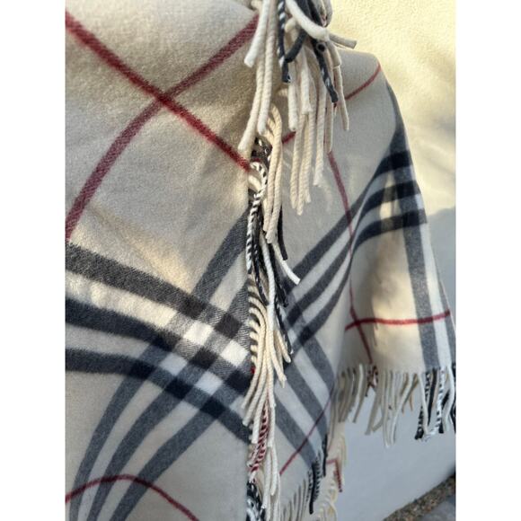 NWT Burberry Archive Beige Classic Check Wool Cape Fringe Shawl Italy 225x85 - Picture 7 of 16